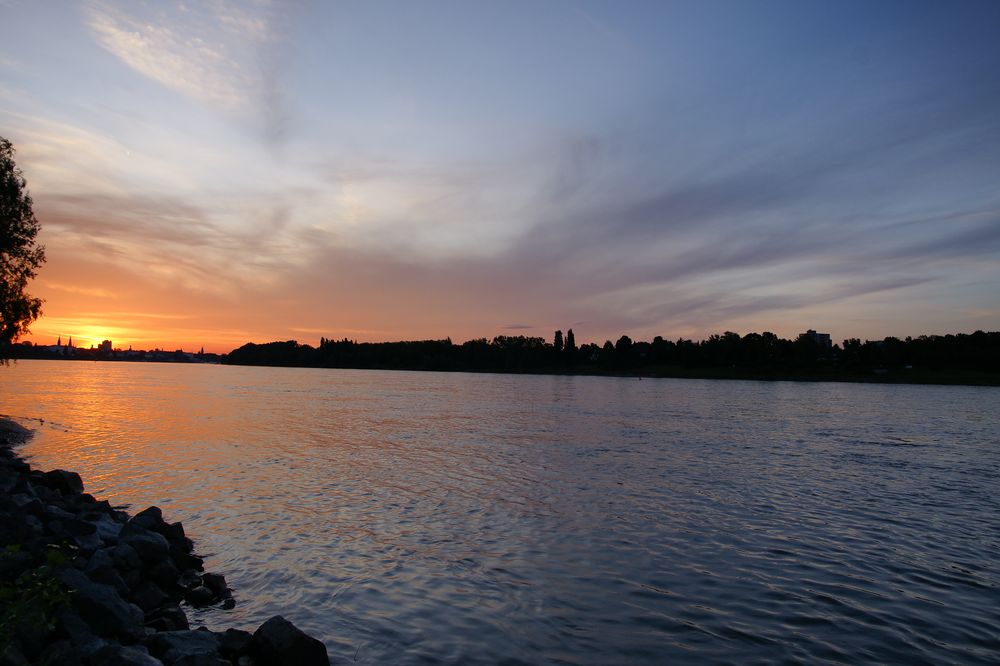 Der Rhein bei Sonnenuntergang