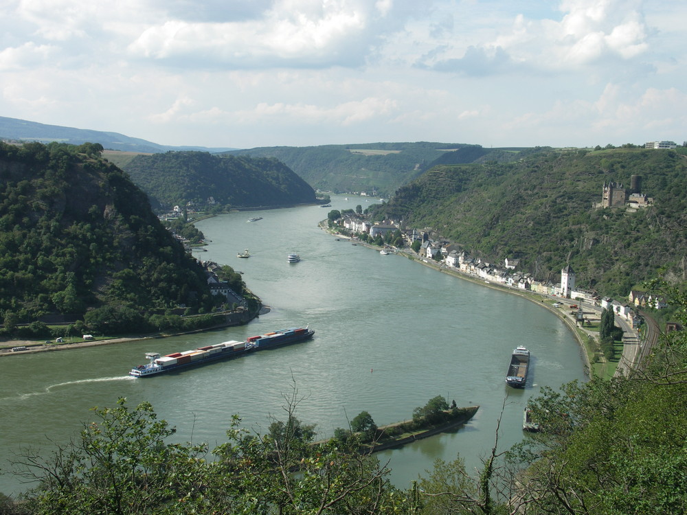 Der Rhein. Blick von der Loreley Richtung Sankt Goarshausen.