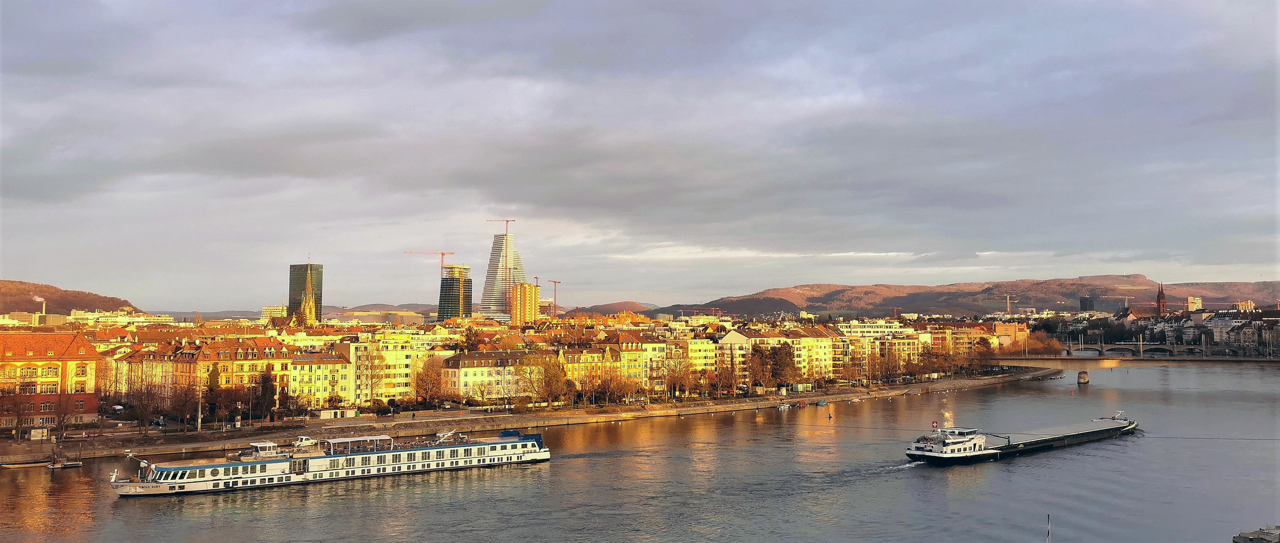 Der Rhein in der Abendsonne