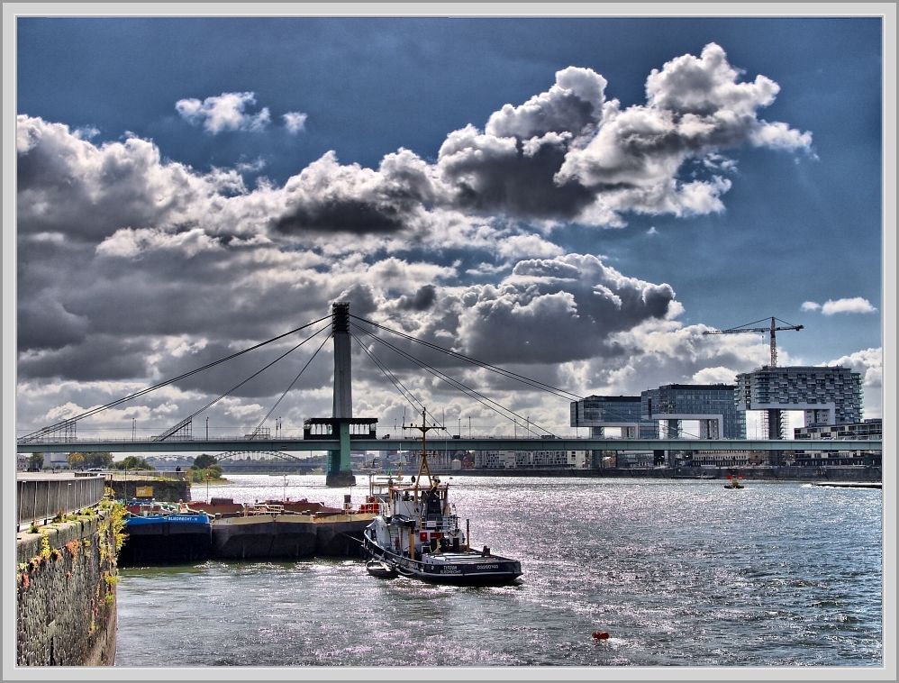 Der Rhein mit Severinsbrücke