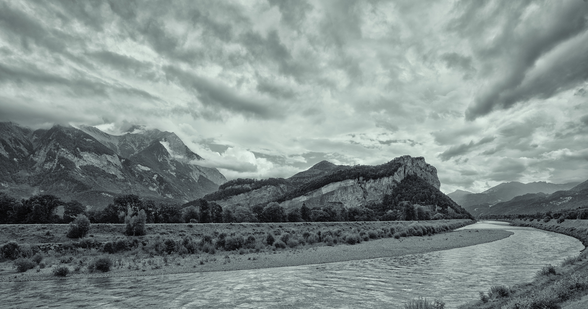 Der Rhein noch klein.