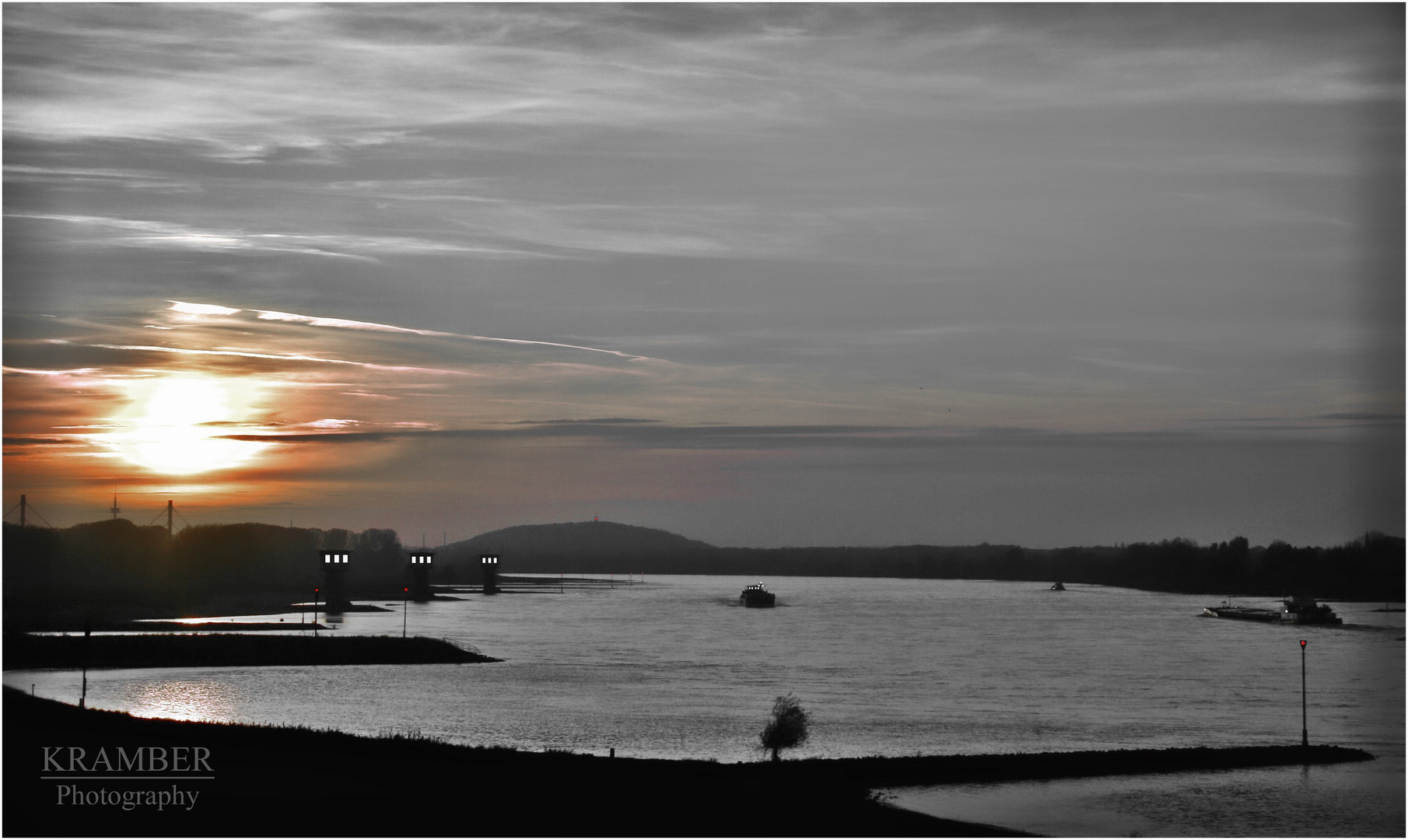 Der Rhein zwischen Orsey und Walsum