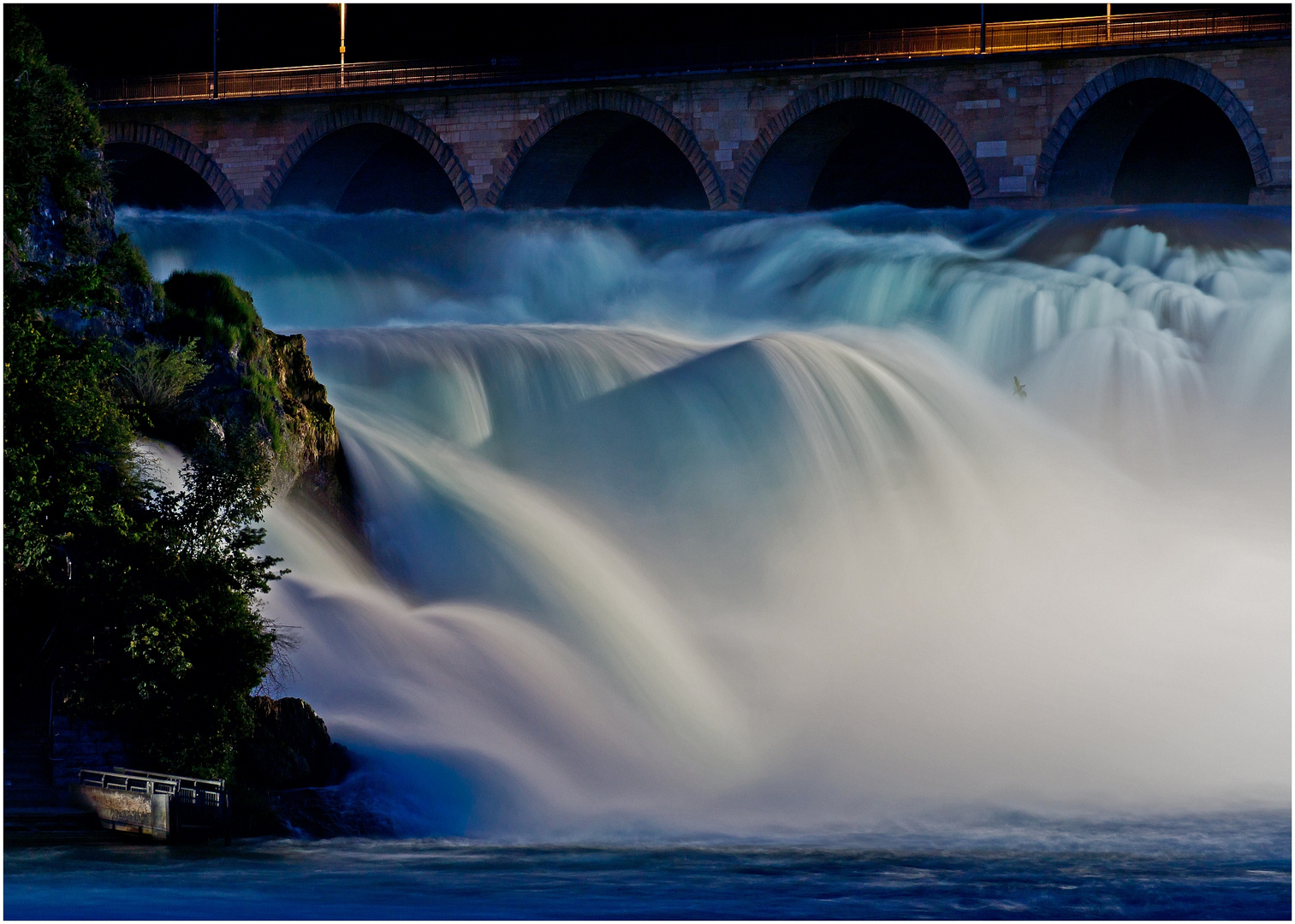 Der Rheinfall am Abend