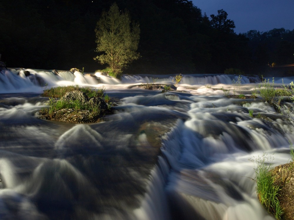 Der Rheinfall bei Nacht