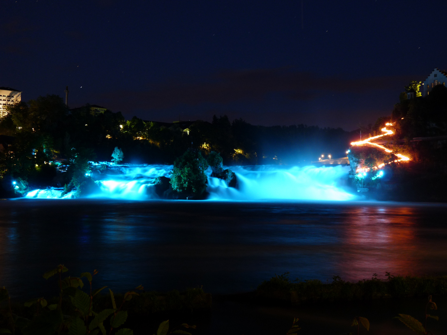 Der Rheinfall bei Nacht