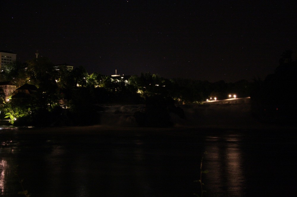 Der Rheinfall bei Nacht