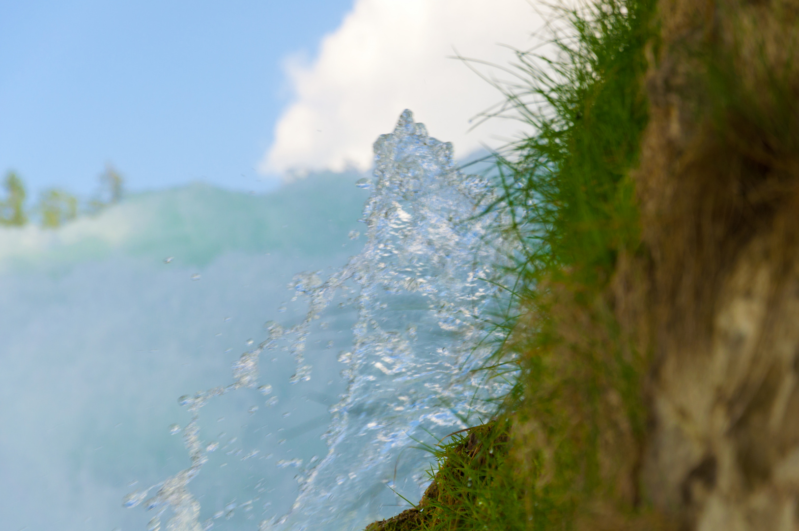 Der Rheinfall hat Schluckauf