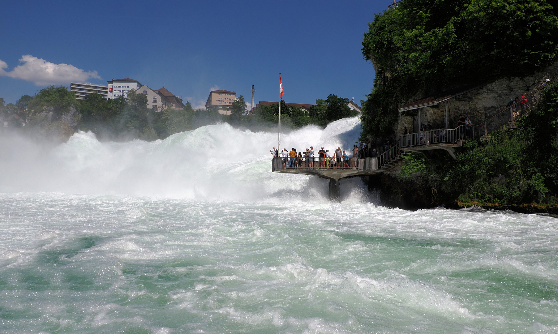 Der Rheinfall hatte genug Wasser …