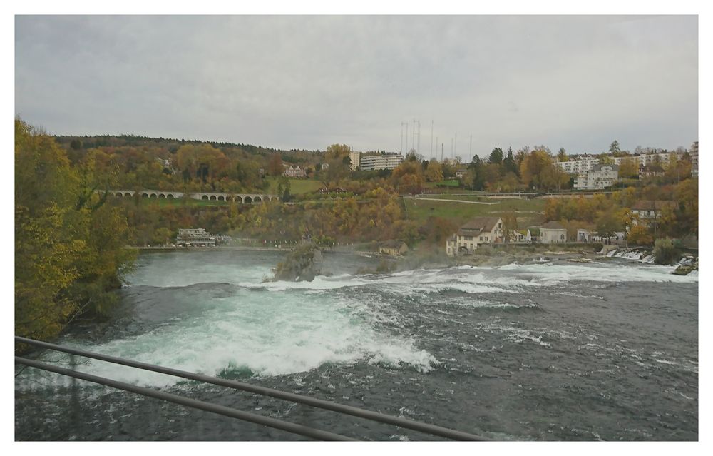 Der Rheinfall von oben aus dem Zug...