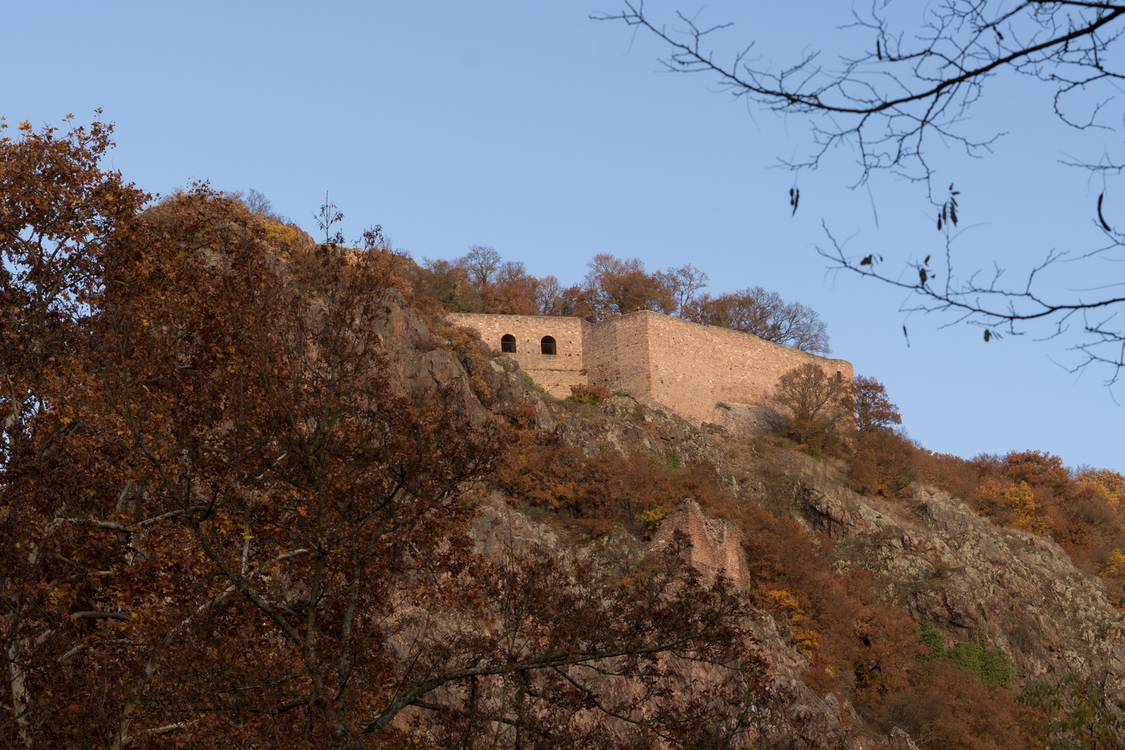 Der Rheingrafenstein gegenüber der Ebernburg