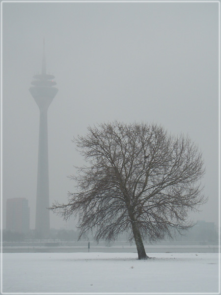 der Rheinturm am 23.12.2010