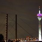 Der Rheinturm bei Nacht