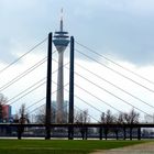 Der Rheinturm mit Stütze