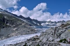 Der Rhone Gletscher  / CH - und der Rest davon.