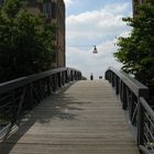 Der Riese am Ende der Brücke