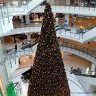 Der riesige Weihnachtsbaum im World Trade Center in Bangkok