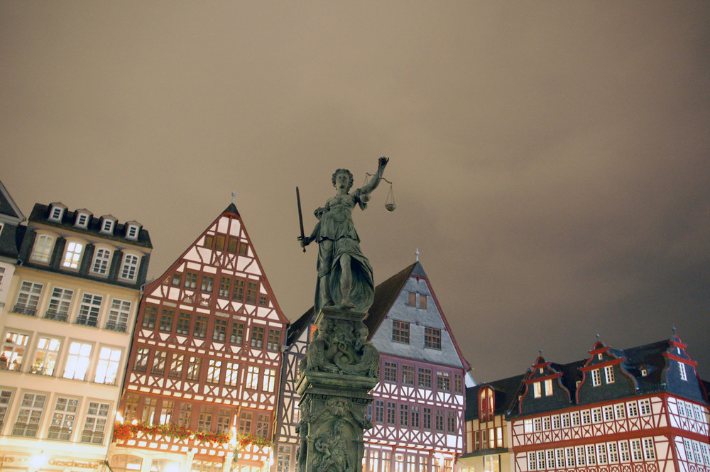 der Römer in Frankfurt....wirkt bedrohlich!