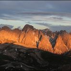 Der Rosengarten im Abendlicht ..