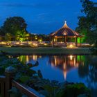 Der Rosenpavillon am Teich