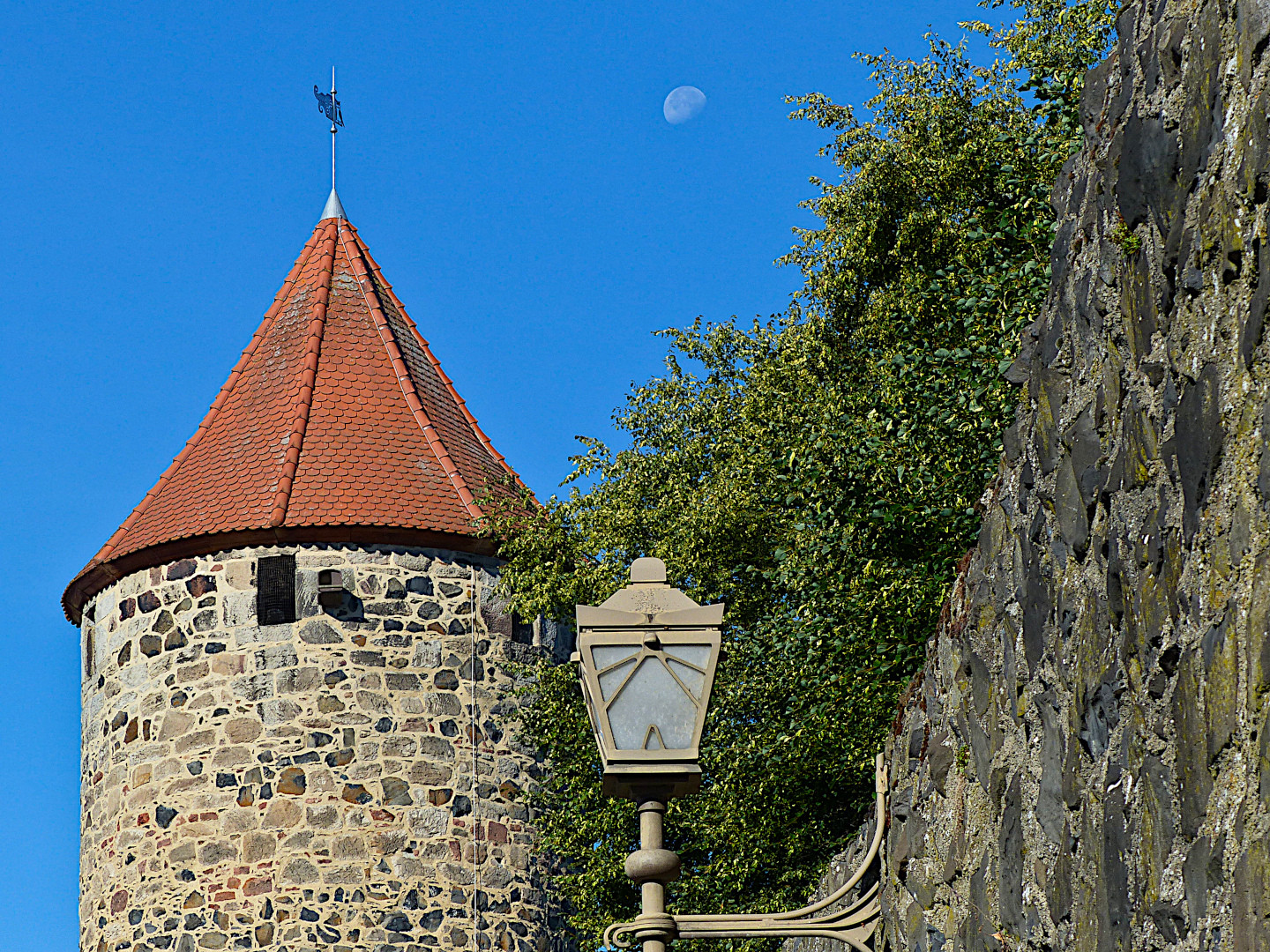 Der Rosenturm mit Lampe