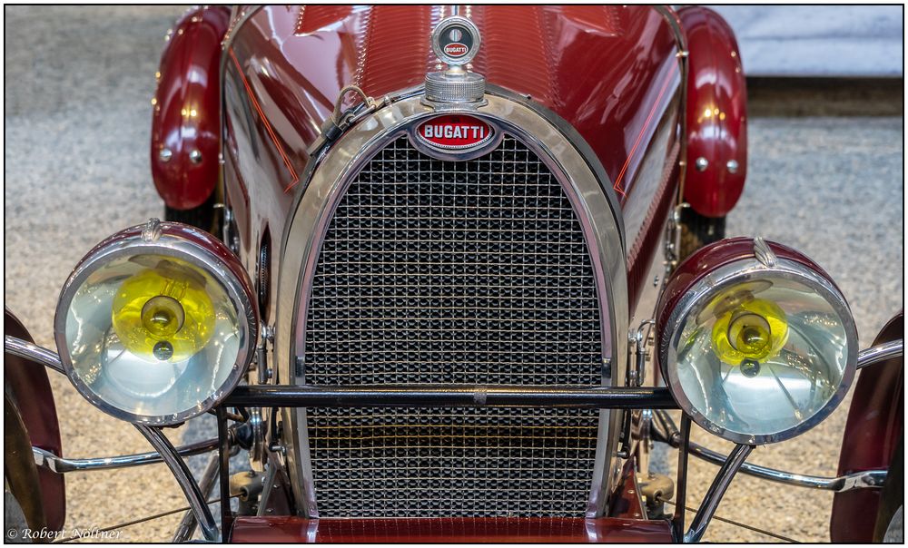 Der rote Bugatti
