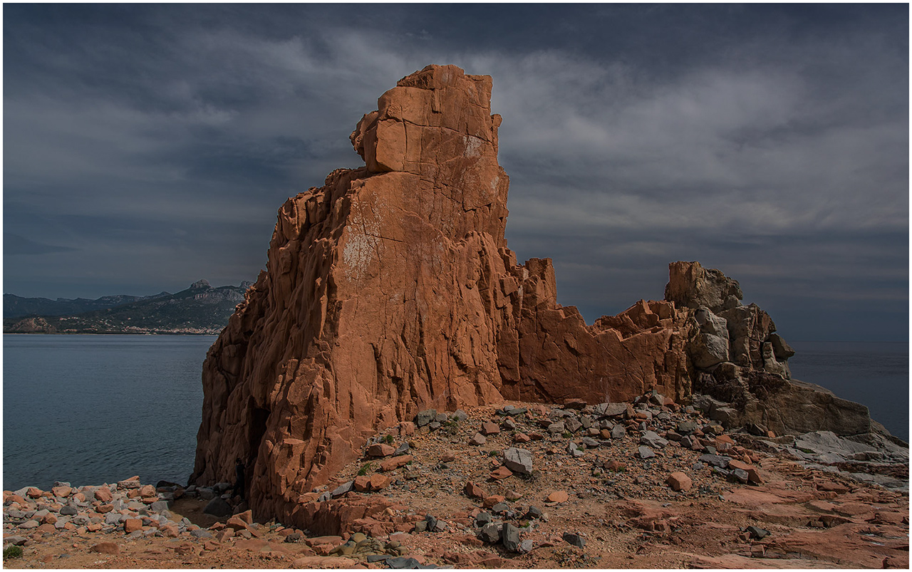 der rote felsen von Arbatax