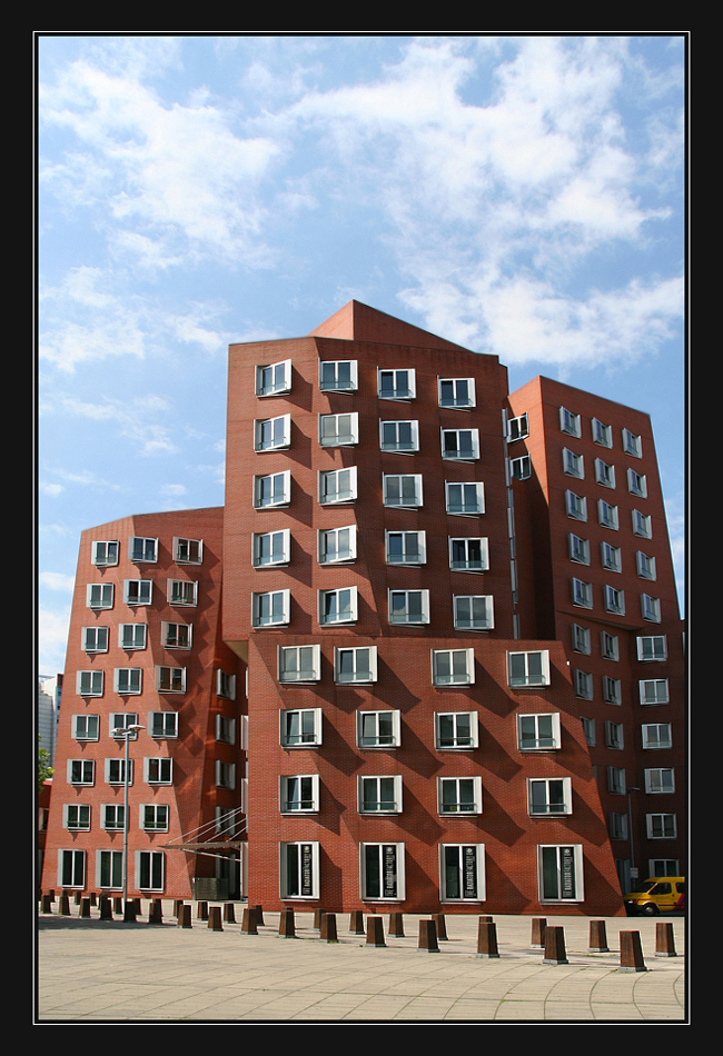 Der rote Gehry-Bau