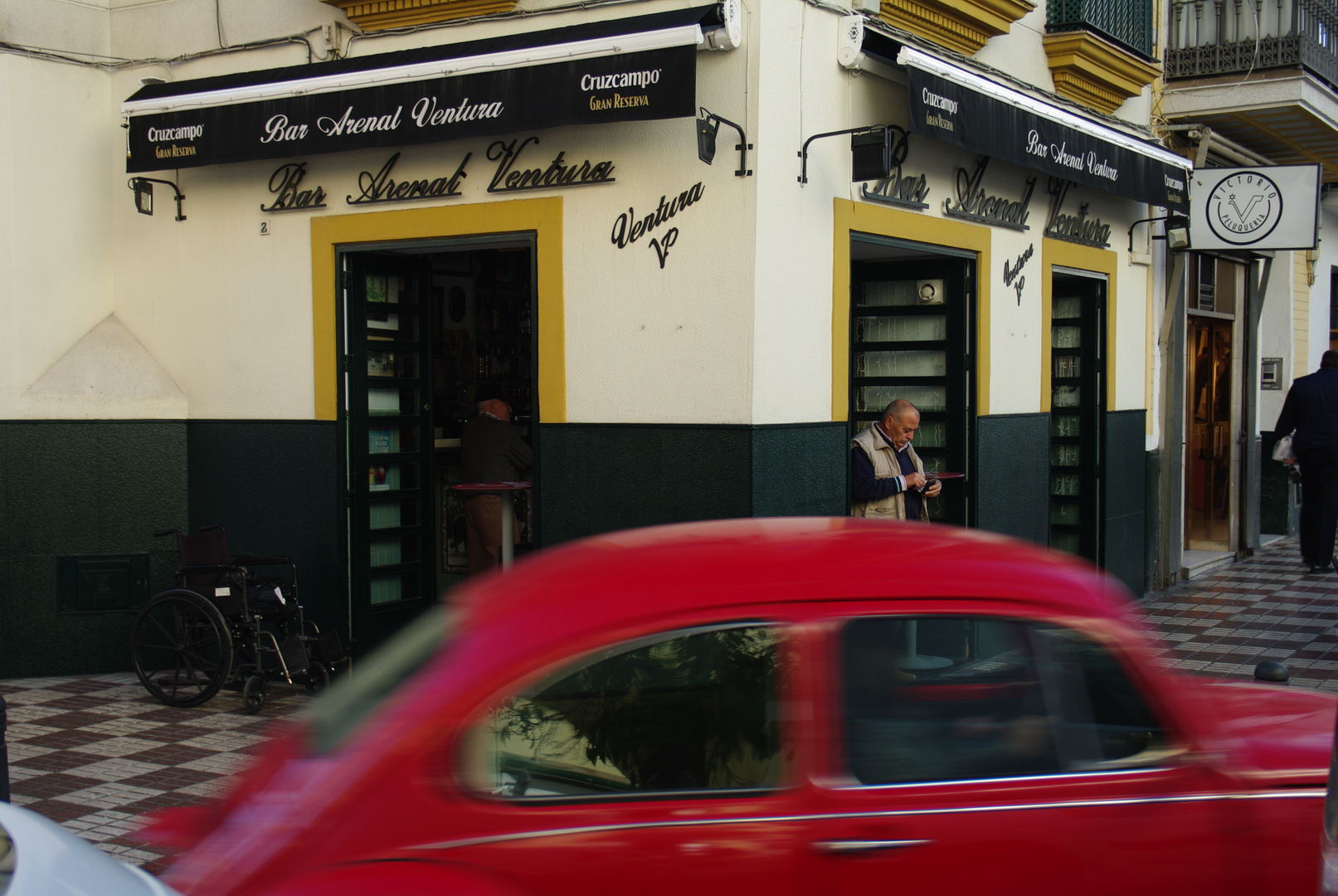 der rote Käfer in Sevilla