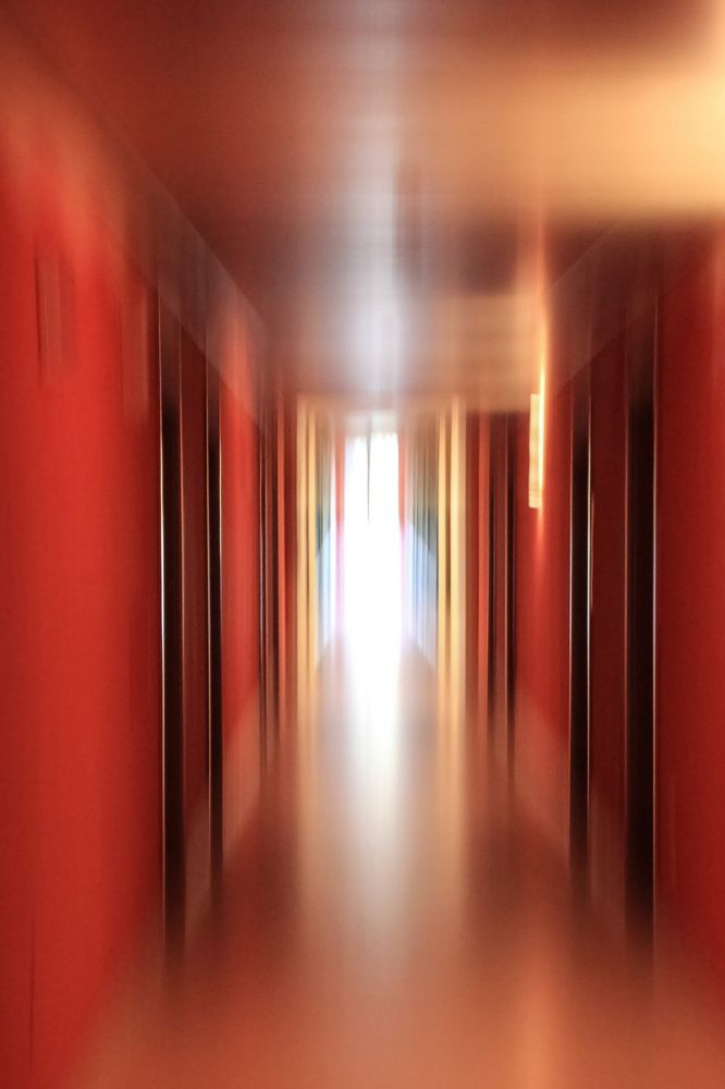 Der rote Korridor Foto & Bild art, spezial, kunst Bilder auf