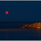 Der Rote Mond, an der ligurischen Küste