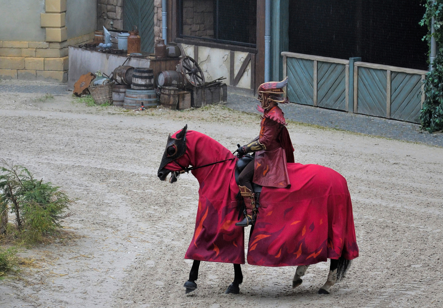 Der rote Ritter mit Pferd