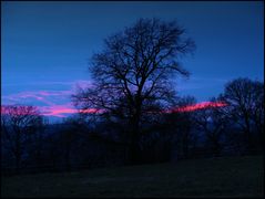 Der rote Streifen am blauen Himmel