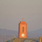 der rote Turm in der gelben Stadt