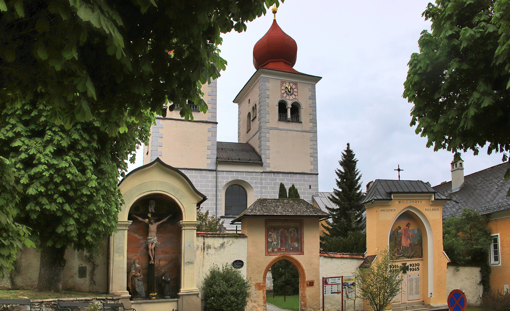 Der Rundgand durch die Stiftskirche Millstatt ist nun beendet