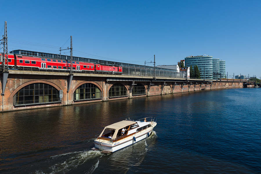 Der S-Bahnhof von außen, Berlin