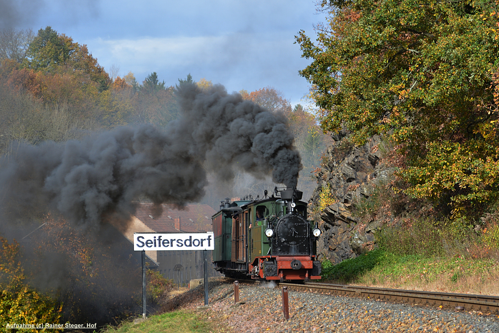 Der Sachsenzug mit IK No.54 im Weißeritztal