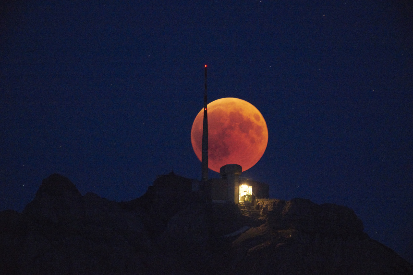 Der Säntis in der Mondfinsternis