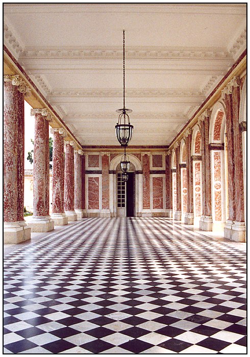 Der Säulengang im Großen Trianon (Versailles)