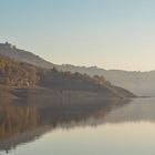 Der sanfte Morgen am Herbstsee