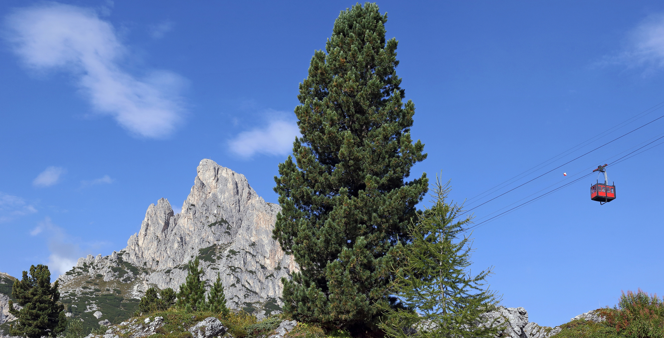 Der Sasso di Stria-Hexenstein 2477m hoch auf dem Falzaregopass...