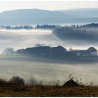 Der Schafhof in Nebel eingebettet ,