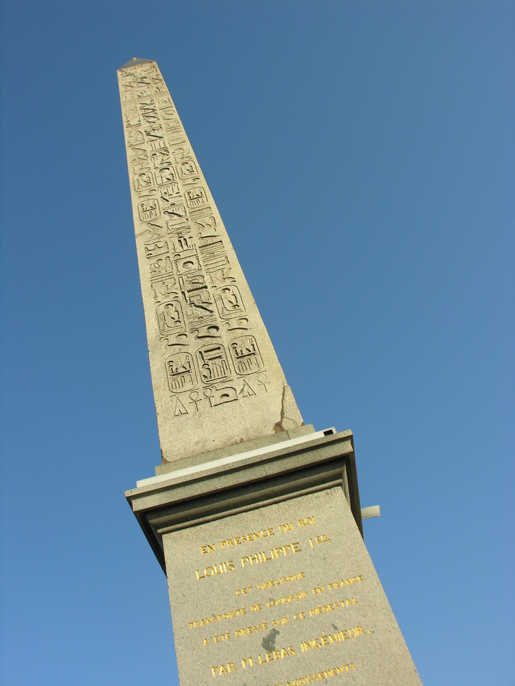 Der schiefe Obelisk von Paris