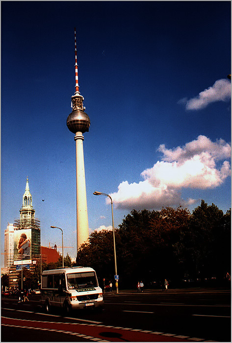 der schiefe turm von berlin