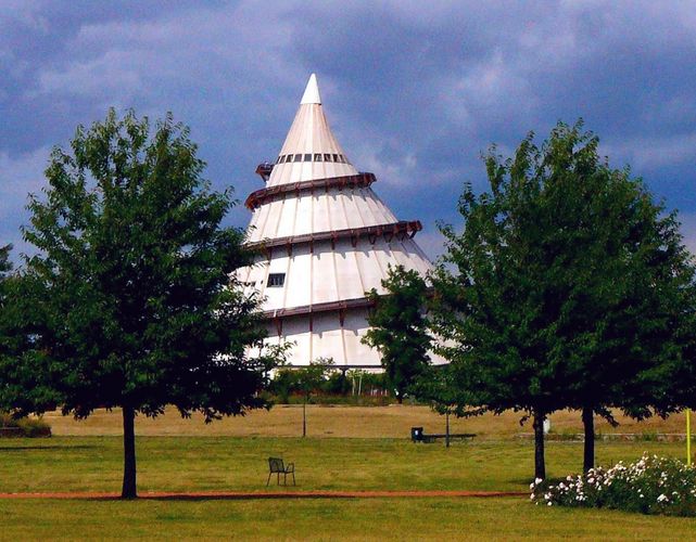 der schiefe Turm von Magdeburg