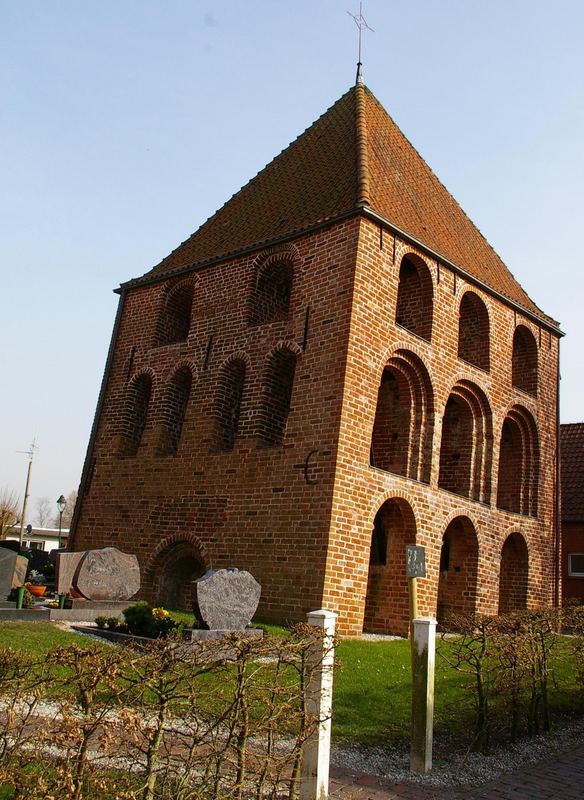 Der schiefste Glockenturm der Welt in Midlum........Ostfriesland.