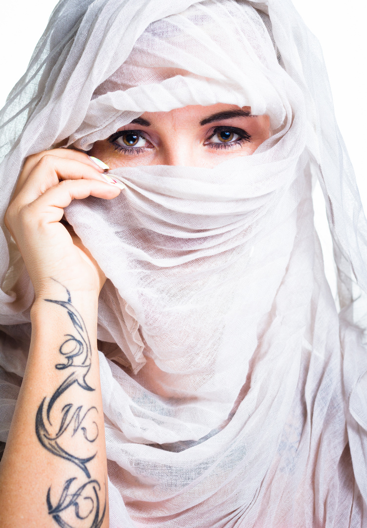 Der Schleier Fallt Foto Bild Portrait Portrait Frauen Indoor Bilder Auf Fotocommunity