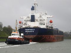 ... der Schlepper Bugsier 14 hält den Bulker auf dem Nord-Ostsee-Kanal an der Leine!