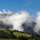 Der Schlern versteckt hinter Wolken.