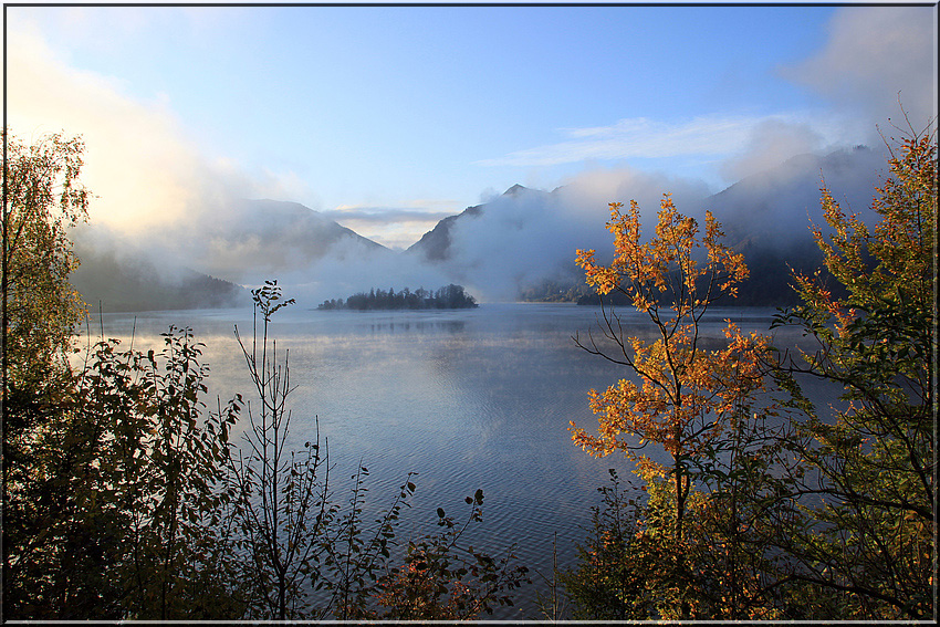 DER SCHLIERSEE FRÜH MORGENS