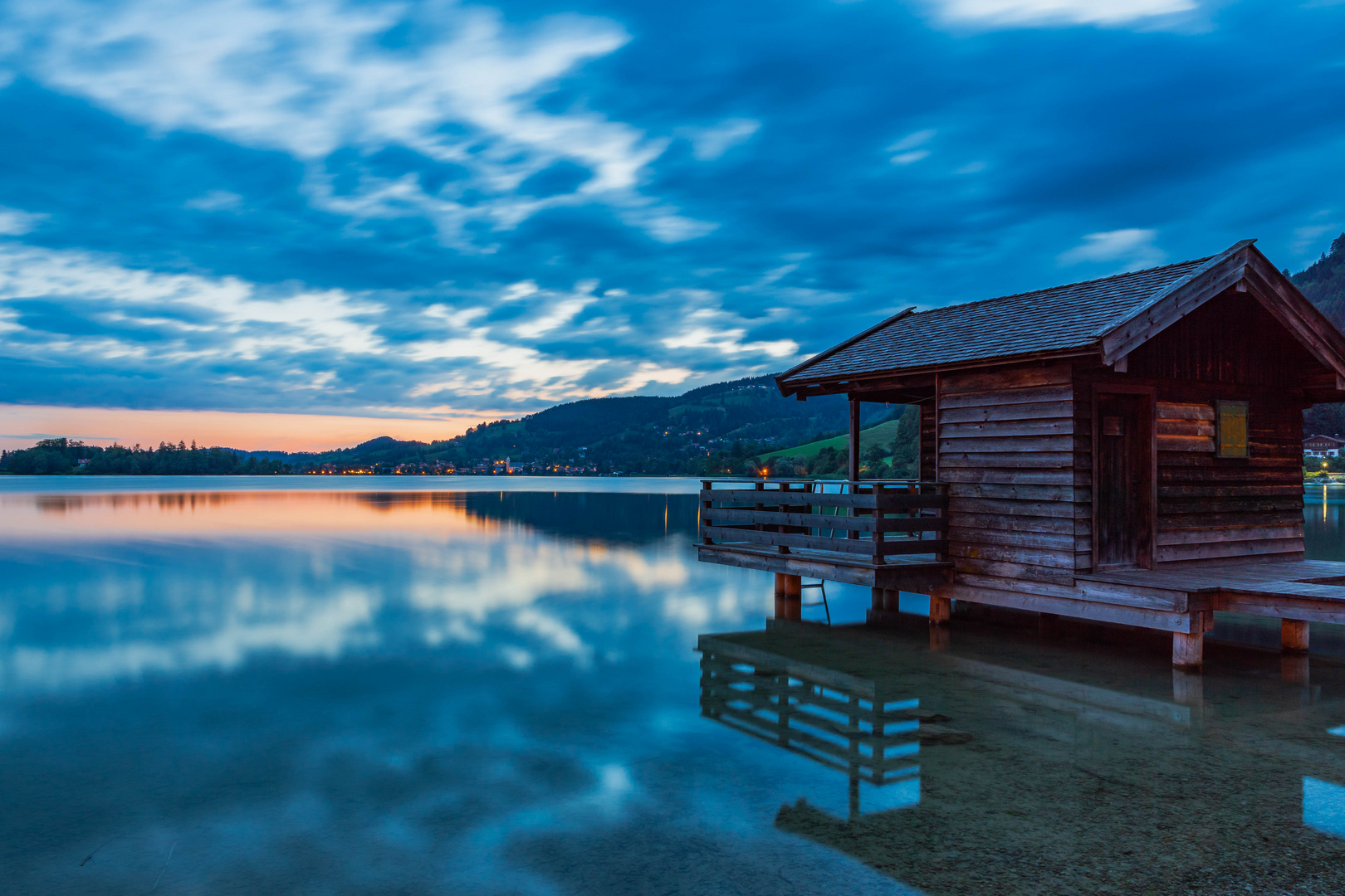 Der Schliersee kurz vor Sonnenaufgang